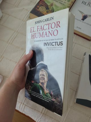 Julia Navarro, Hesse, Frida Kahlo, Russell, Martí