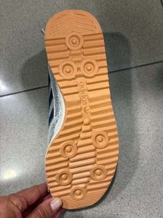Zapatillas Adidas plateadas y azules