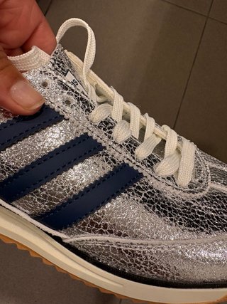 Zapatillas Adidas plateadas y azules