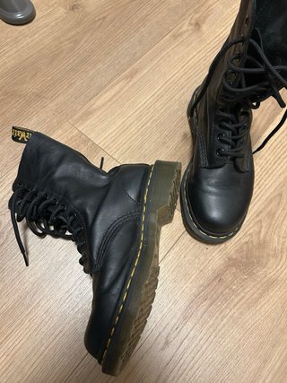 Stivali Dr. Martens in pelle nera morbida