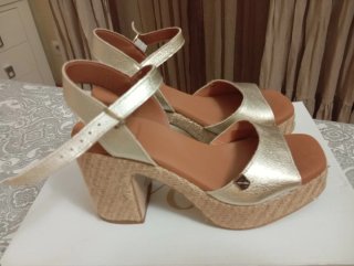 Sandalias Popa doradas nuevas