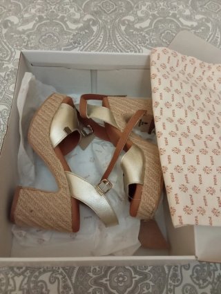 Sandalias Popa doradas nuevas