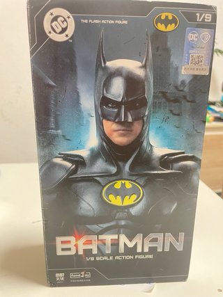 Figura Batman 1/9 DC Comics