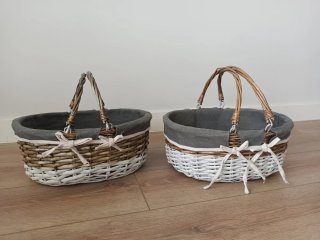 Cesta de mimbre para eventos.