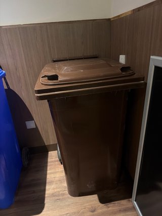 Cubos de basura de plástico