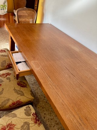 Mesa de salón de madera maciza de Nogal