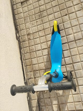 Patineta 3 Ruedas Azul y Amarillo
