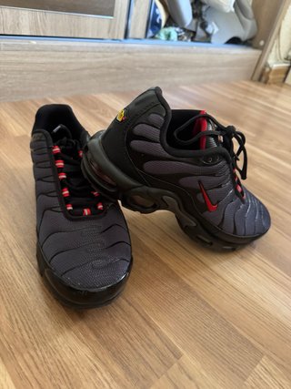 Nike Air Max Plus TN Hombre Negro Rojo