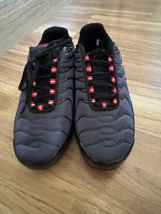 Nike Air Max Plus TN Hombre Negro Rojo