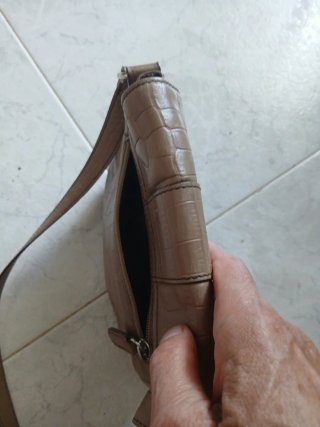 Bolso pequeño piel cocodrilo beige