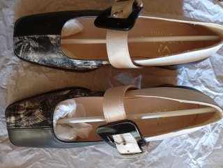 Zapatos de tacón beige y negro