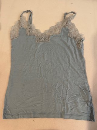 Camiseta de tirantes con encaje