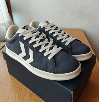 Zapatillas Hummel Azul Marino y Blanco