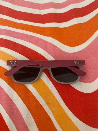 Gafas de sol Ray-Ban para niño granate y gris