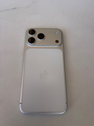 iPhone 17 Pro Max Plata y Azul Marino
