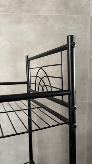 Estantería de forja negra