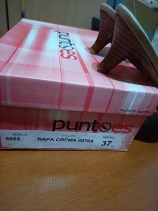Zapatos salón destalonados Puntoes beige