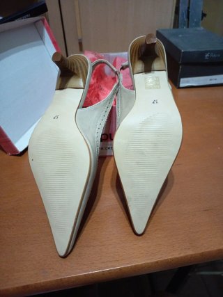 Zapatos salón destalonados Puntoes beige