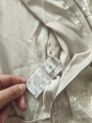 Chaqueta bomber dorada brillante