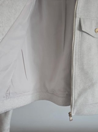 Chaqueta corta beige/gris mujer