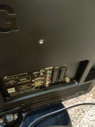 2 Televisores Panasonic y OKI Negros