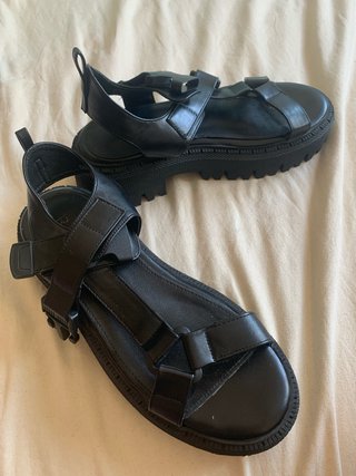 Sandalias RAID plataforma hebilla negras