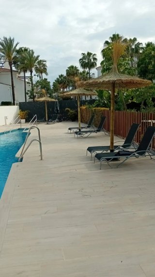 Sombrillas de playa y piscina.varios materiales