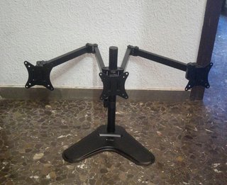 Soporte de Mesa Tooq para 3 Pantallas