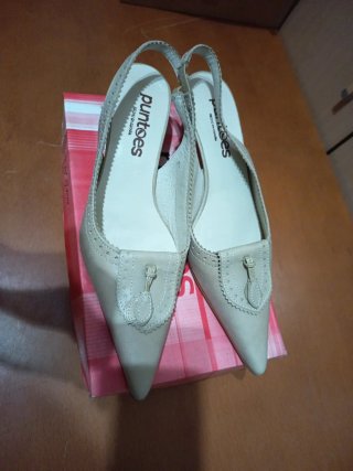 Zapatos salón destalonados Puntoes beige