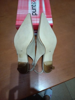 Zapatos salón destalonados Puntoes beige