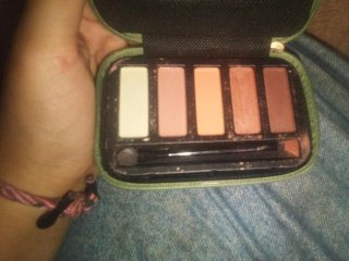 Estuche maquillaje verde, no está usado.