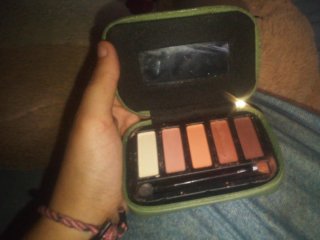 Estuche maquillaje verde, no está usado.