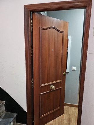Portón blindado madera