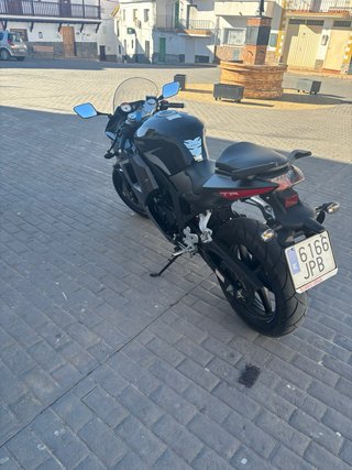 Moto Deportiva Negra