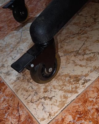 Silla para escritorio muy cómoda las ruedas nuevas