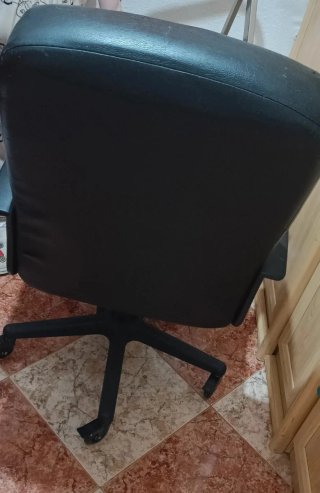 Silla para escritorio muy cómoda las ruedas nuevas