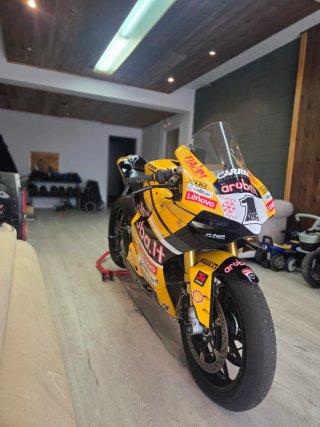 Ducati Panigale V2 1199 R circuito