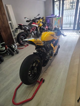 Ducati Panigale V2 1199 R circuito
