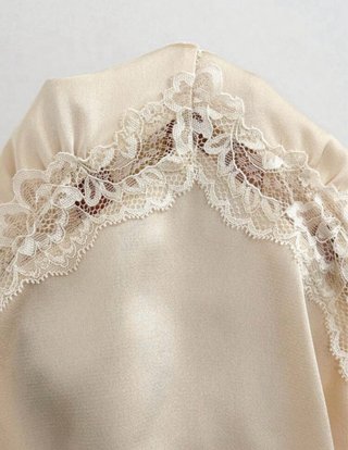 Vestido corto satén beige encaje talla S