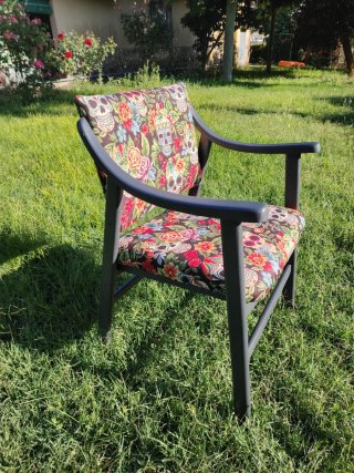 Silla antigua madera y terciopelo roja