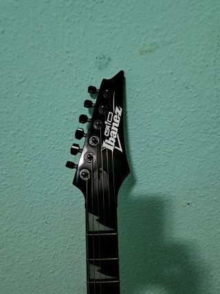 Guitarra Eléctrica Ibanez y Amplificador Marshall