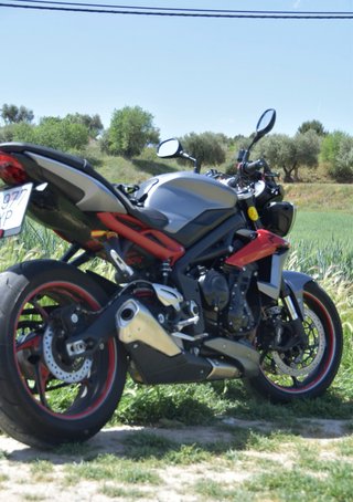 Triumph Street Triple R gris/rojo