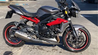 Triumph Street Triple R gris/rojo
