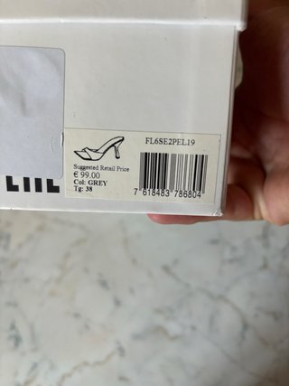 Sandalias de tacón Guess estampado serpiente