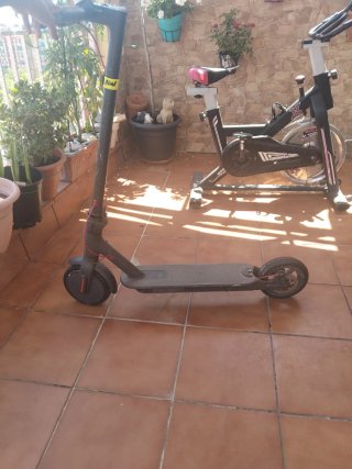 Patinete eléctrico con conexión móvil