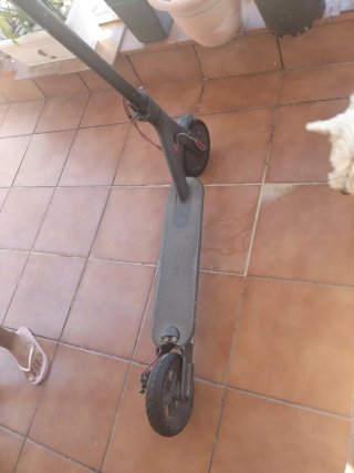 Patinete eléctrico con conexión móvil