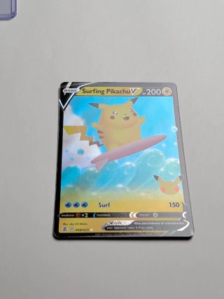 Carta Pokémon Surfing Pikachu V