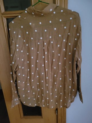 Camisa Stradivarius lunares blanca talla S