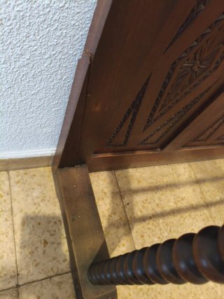 Perchero de madera y metal