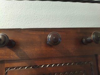 Perchero de madera y metal